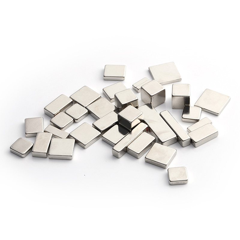 Nickel-plated neodymium disc magnets in several diameters and thicknesses arranged on a white background.